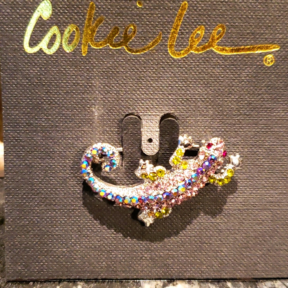 NWT Vintage Cookie Lee brooch
